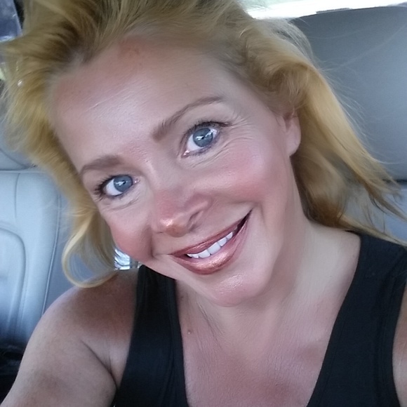 Meet your Posher, Evette - Picture 3 of 5